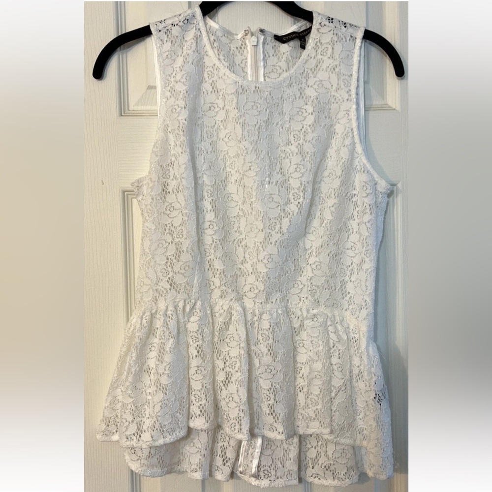 Cynthia Steffe Women’s Size M White Lace Peplum Sleeveless Blouse Top